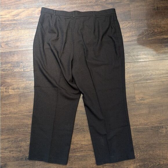 EUC Laura Plus Petites 18P Black Straight Leg Slacks with Pleats and Gold Button - Picture 4 of 4